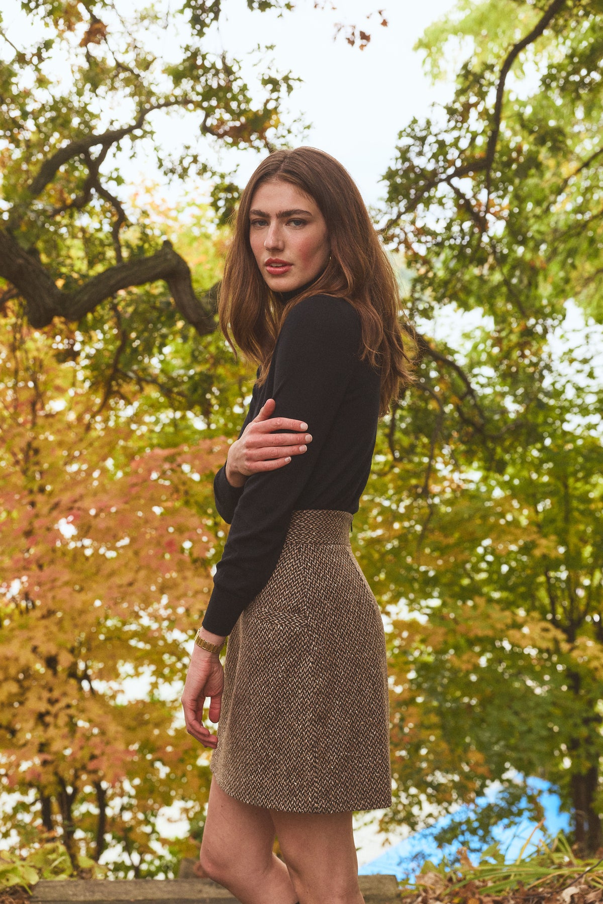 Woman wearing a mini tweed skirt outside