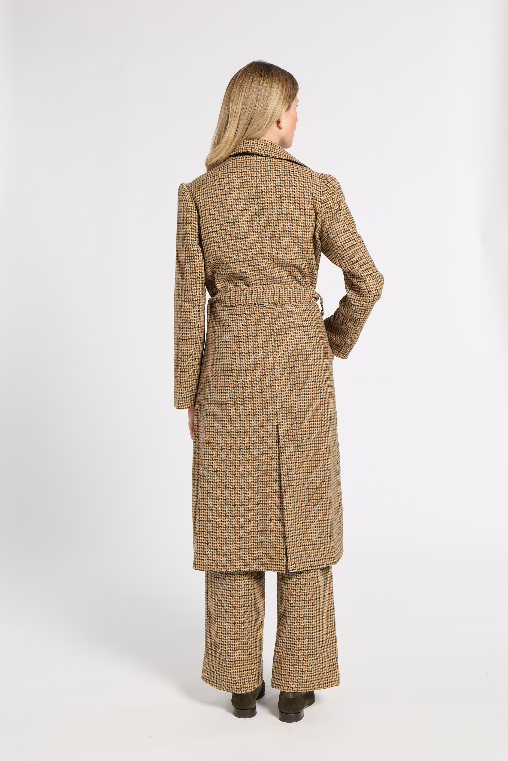 Anne Coat